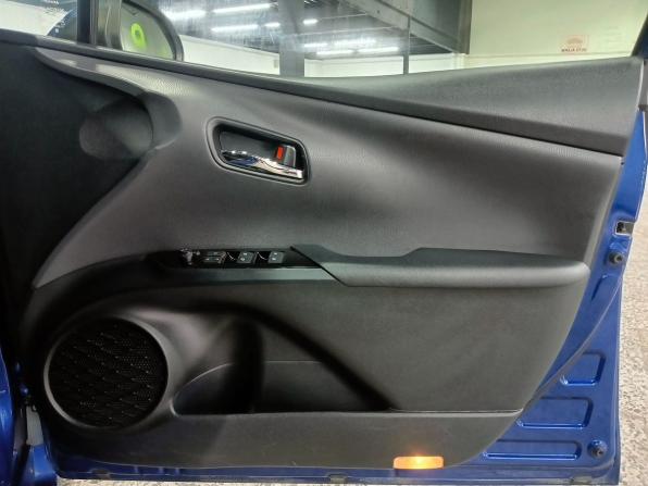 Toyota Prius IV (XW50) с пробегом 2018 года, цена 1 345 000 рублей, 265393 км, лифтбек, Автокод Объявления
