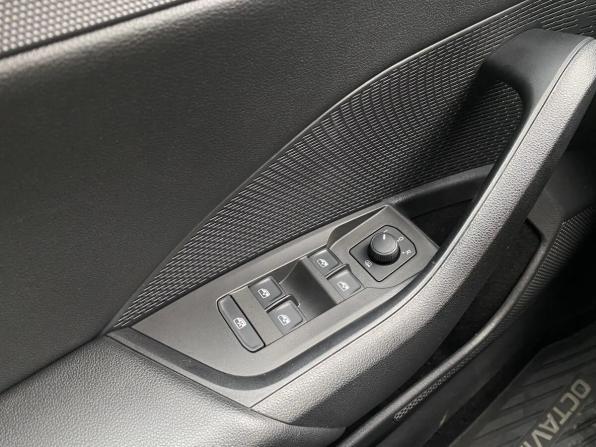 Skoda Octavia IV (A8) с пробегом 2021 года, цена 2 099 000 рублей, 75173 км, лифтбек, Автокод Объявления