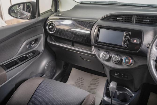 Toyota Vitz III (XP130) Рестайлинг 2 с пробегом 2018 года, цена 1 069 000 рублей, 71500 км, хэтчбек, Автокод Объявления