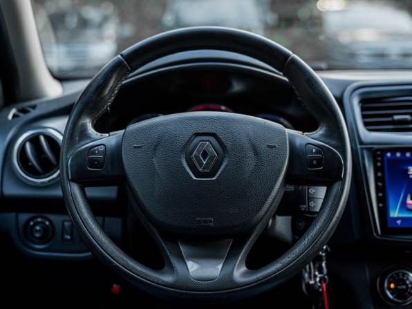 Renault Sandero II с пробегом 2015 года, цена 680 000 рублей, 145479 км, хэтчбек, Автокод Объявления