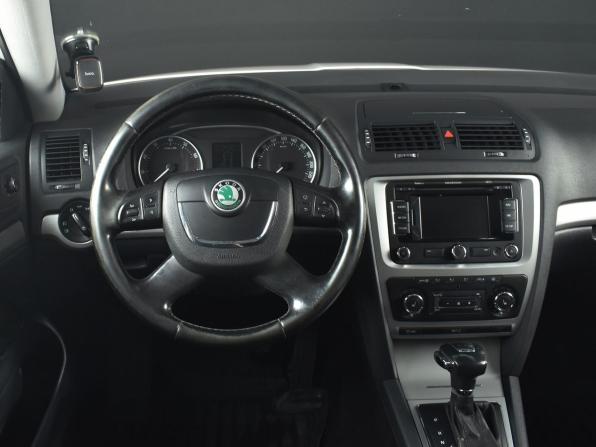 Skoda Octavia II (A5) Рестайлинг с пробегом 2012 года, цена 749 995 рублей, 231804 км, лифтбек, Автокод Объявления