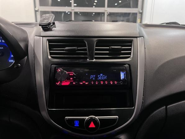 Hyundai Solaris I Рестайлинг с пробегом 2016 года, цена 695 000 рублей, 251487 км, седан, Автокод Объявления