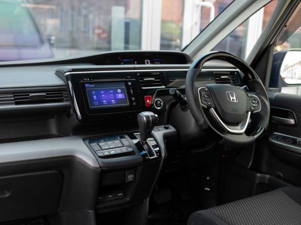 Honda Stepwgn V с пробегом 2016 года, цена 1 850 000 рублей, 114964 км, минивэн, Автокод Объявления