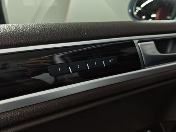 Volkswagen Touareg II Рестайлинг с пробегом 2015 года, цена 2 600 000 рублей, 123032 км, внедорожник, Автокод Объявления