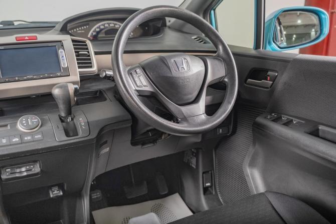 Honda Freed I Рестайлинг с пробегом 2013 года, цена 1 279 000 рублей, 96000 км, компактвэн, Автокод Объявления