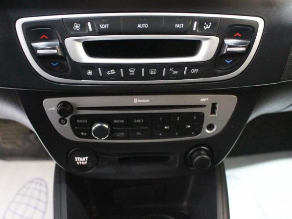 Renault Fluence I Рестайлинг с пробегом 2015 года, цена 624 000 рублей, 273446 км, седан, Автокод Объявления