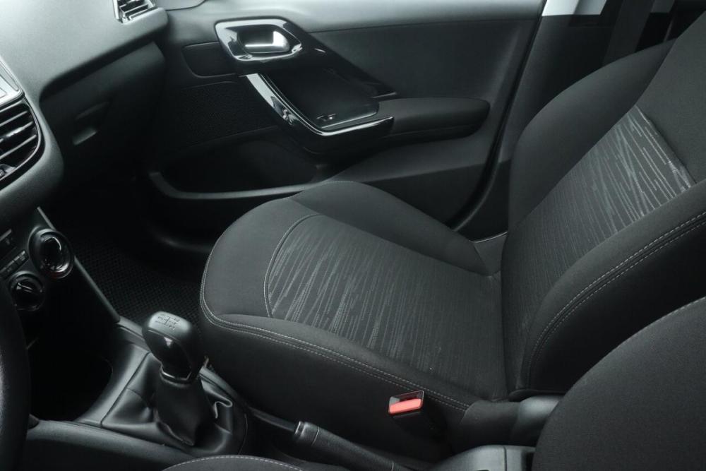 Peugeot 208 I Казань  - изображение 16