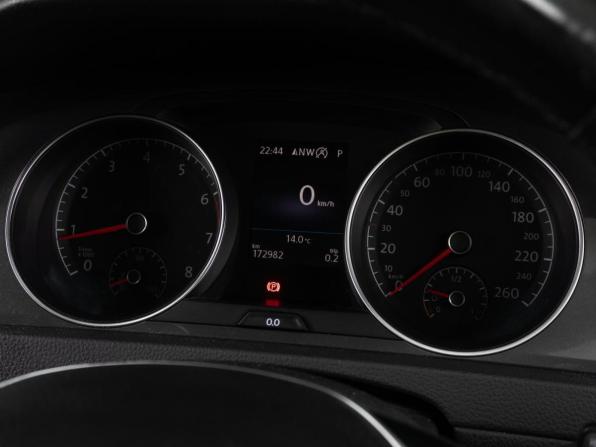 Volkswagen Golf VII Рестайлинг с пробегом 2017 года, цена 1 799 000 рублей, 172982 км, универсал, Автокод Объявления