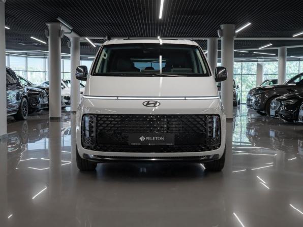 Hyundai Staria I с пробегом 2025 года, цена 8 250 000 рублей, 1776 км, минивэн, Автокод Объявления