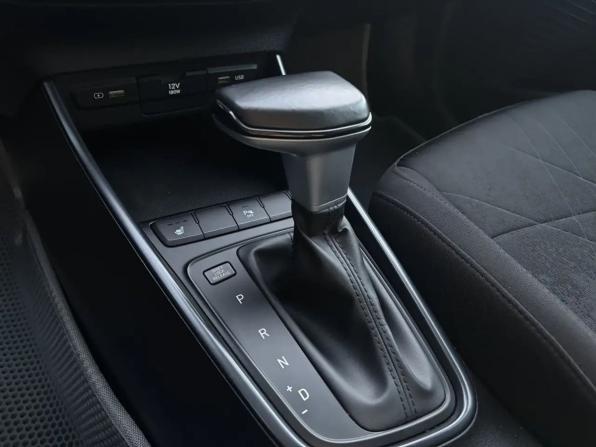 Hyundai Bayon I с пробегом 2023 года, цена 1 980 000 рублей, 57757 км, внедорожник, Автокод Объявления