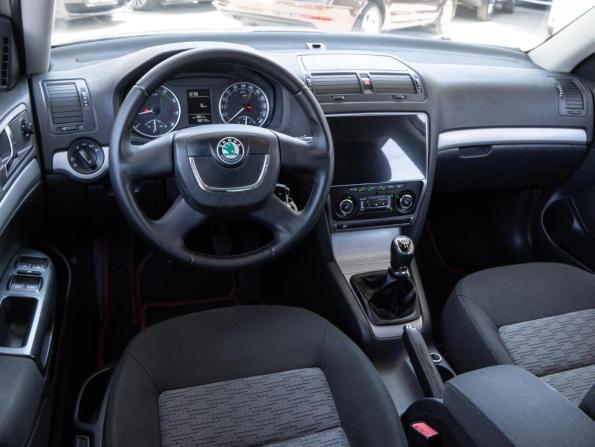 Skoda Octavia II (A5) Рестайлинг с пробегом 2013 года, цена 899 000 рублей, 188740 км, лифтбек, Автокод Объявления