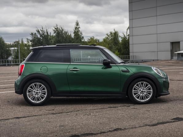 Mini Hatch III (F55/F56) Рестайлинг 2 с пробегом 2021 года, цена 2 597 000 рублей, 36903 км, хэтчбек, Автокод Объявления