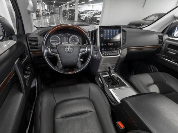 Toyota Land Cruiser 200 Series Рестайлинг 2 с пробегом 2017 года, цена 5 700 000 рублей, 112625 км, внедорожник, Автокод Объявления