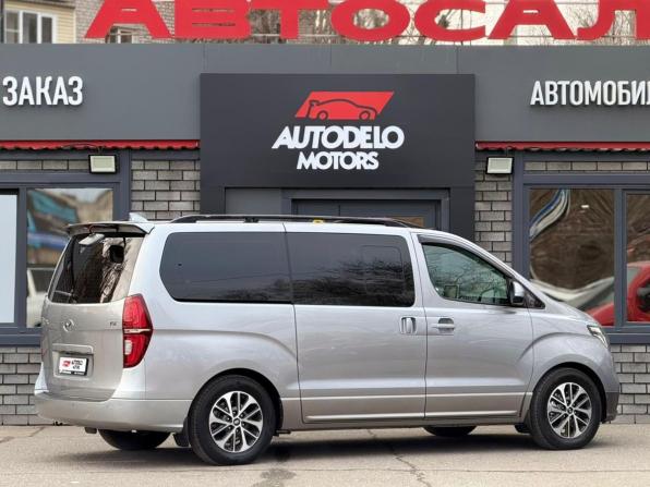 Hyundai Grand Starex I Рестайлинг 2 с пробегом 2018 года, цена 3 590 000 рублей, 90451 км, минивэн, Автокод Объявления