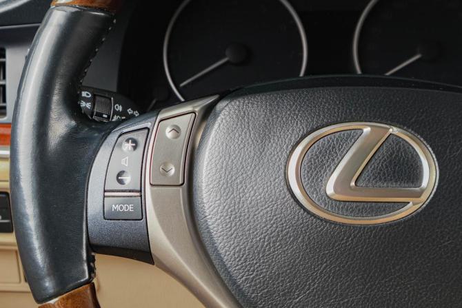 Lexus ES VI с пробегом 2014 года, цена 2 649 000 рублей, 261000 км, седан, Автокод Объявления