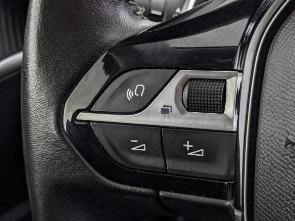 Peugeot 3008 II Рестайлинг с пробегом 2021 года, цена 2 340 000 рублей, 65160 км, внедорожник, Автокод Объявления
