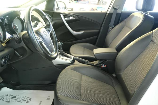 Opel Astra J с пробегом 2012 года, цена 799 000 рублей, 105400 км, хэтчбек, Автокод Объявления
