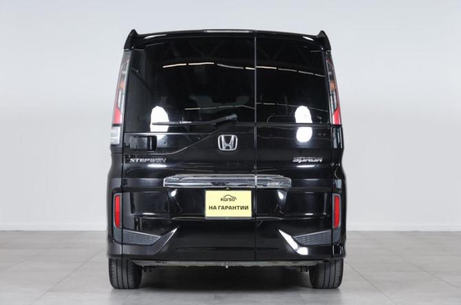 Honda Stepwgn V Рестайлинг с пробегом 2017 года, цена 2 009 000 рублей, 145000 км, минивэн, Автокод Объявления