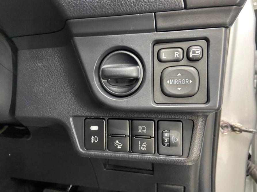 Toyota Corolla XI (E160 E170) Рестайлинг 2 Красноярск  - изображение 9