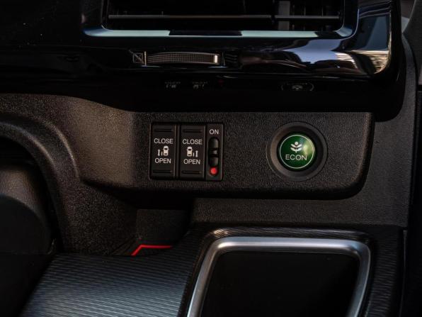 Honda Stepwgn V Рестайлинг с пробегом 2020 года, цена 2 990 000 рублей, 54142 км, минивэн, Автокод Объявления
