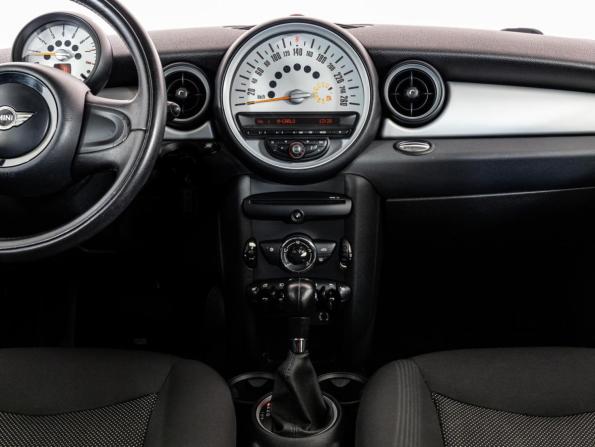 Mini Hatch II (R56) Рестайлинг с пробегом 2011 года, цена 849 000 рублей, 210254 км, хэтчбек, Автокод Объявления