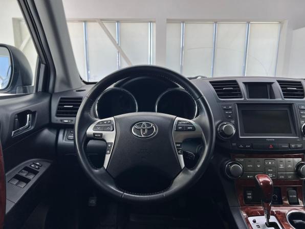Toyota Highlander II (XU40) Рестайлинг с пробегом 2010 года, цена 2 190 000 рублей, 102444 км, внедорожник, Автокод Объявления