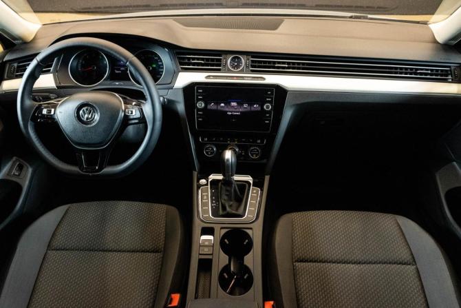 Volkswagen Passat B8 с пробегом 2017 года, цена 1 479 000 рублей, 168014 км, седан, Автокод Объявления