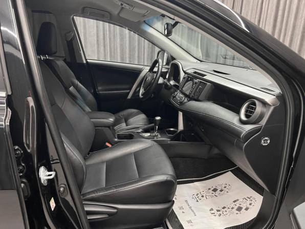 Toyota RAV4 IV (XA40) Рестайлинг с пробегом 2017 года, цена 2 789 000 рублей, 88000 км, внедорожник, Автокод Объявления