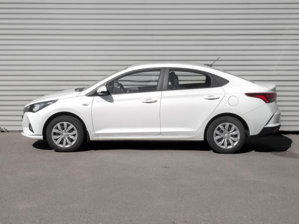 Hyundai Solaris II Рестайлинг с пробегом 2022 года, цена 1 665 000 рублей, 68053 км, седан, Автокод Объявления