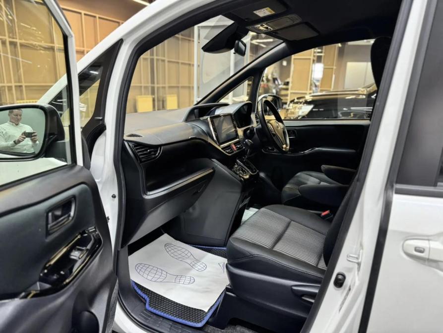 Toyota Noah III (R80) Рестайлинг Красноярск  - изображение 12