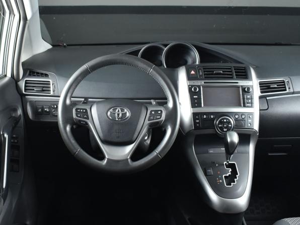 Toyota Verso I Рестайлинг с пробегом 2013 года, цена 1 569 995 рублей, 126891 км, компактвэн, Автокод Объявления