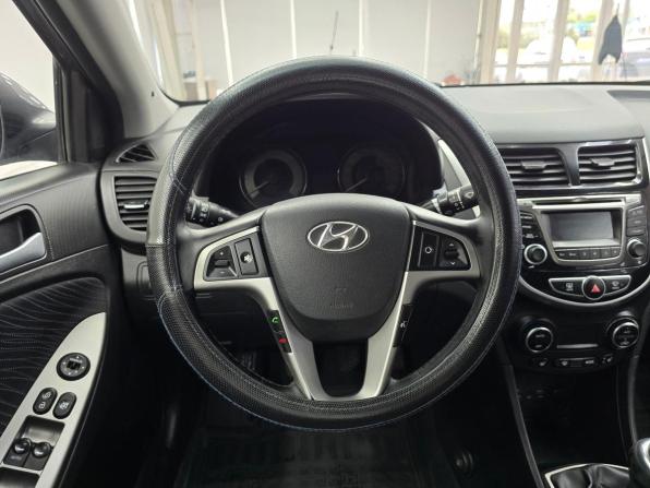 Hyundai Solaris I Рестайлинг с пробегом 2015 года, цена 1 049 000 рублей, 174000 км, седан, Автокод Объявления