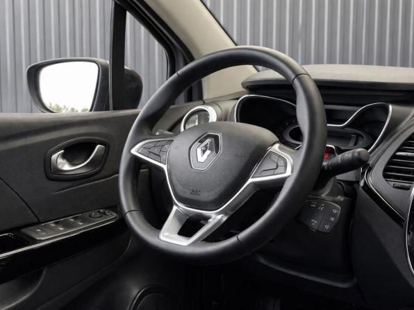 Renault Kaptur I Рестайлинг с пробегом 2021 года, цена 1 637 000 рублей, 79998 км, внедорожник, Автокод Объявления