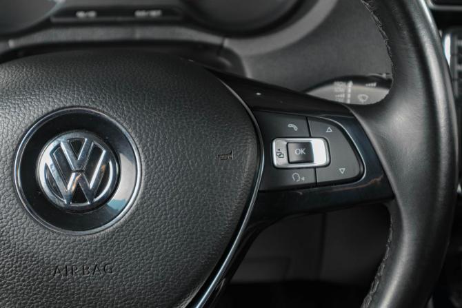 Volkswagen Polo V Рестайлинг с пробегом 2017 года, цена 1 369 000 рублей, 80000 км, седан, Автокод Объявления
