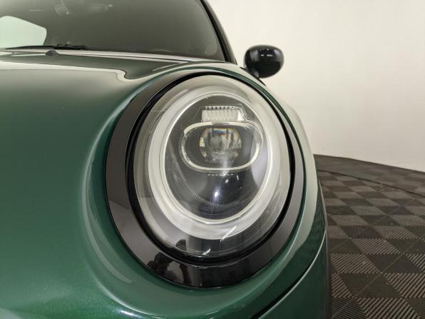 Mini Hatch III (F55/F56) Рестайлинг с пробегом 2020 года, цена 2 990 000 рублей, 84800 км, хэтчбек, Автокод Объявления