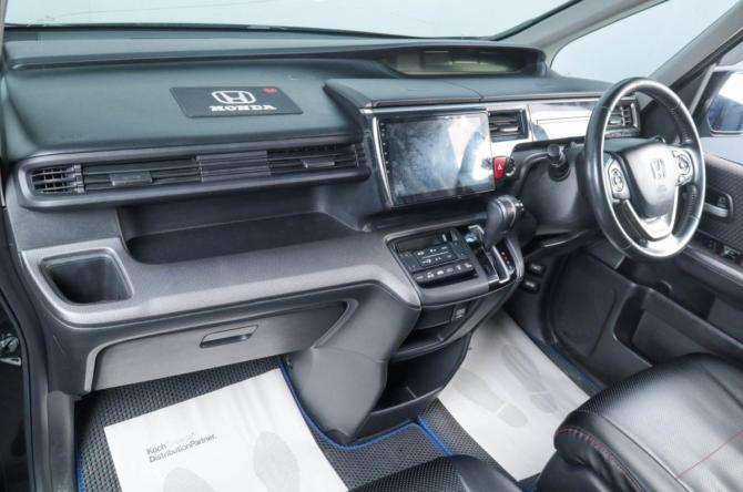 Honda Stepwgn V с пробегом 2016 года, цена 1 489 000 рублей, 292361 км, минивэн, Автокод Объявления