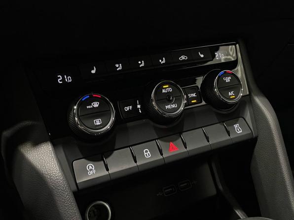 Skoda Karoq I с пробегом 2020 года, цена 2 290 000 рублей, 52228 км, внедорожник, Автокод Объявления