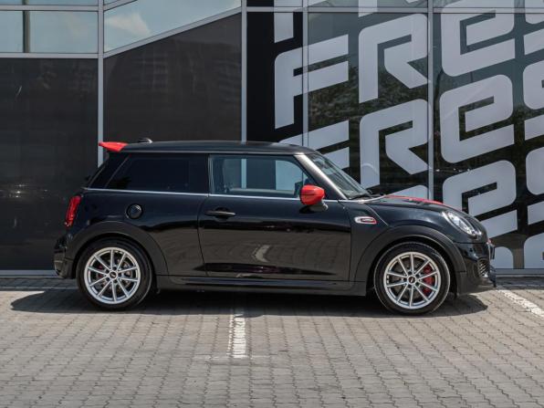 Mini Hatch III (F55/F56) Рестайлинг с пробегом 2019 года, цена 2 730 000 рублей, 136816 км, хэтчбек, Автокод Объявления