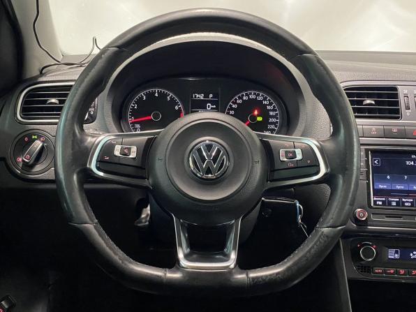 Volkswagen Polo V Рестайлинг с пробегом 2019 года, цена 1 240 000 рублей, 50232 км, седан, Автокод Объявления