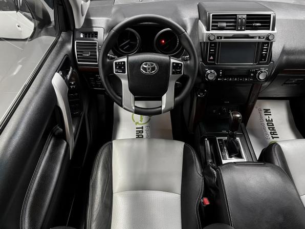 Toyota Land Cruiser Prado 150 Series Рестайлинг 1 с пробегом 2014 года, цена 2 545 000 рублей, 260493 км, внедорожник, Автокод Объявления
