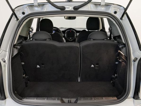 Mini Hatch III (F55/F56) Рестайлинг с пробегом 2021 года, цена 2 950 000 рублей, 65664 км, хэтчбек, Автокод Объявления