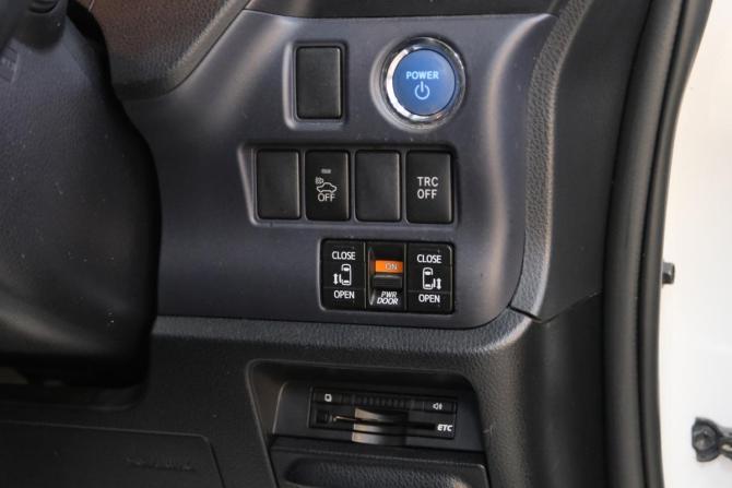 Toyota Voxy III (R80) с пробегом 2014 года, цена 2 129 000 рублей, 150000 км, минивэн, Автокод Объявления