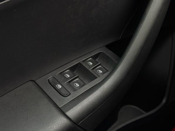 Volkswagen Polo VI с пробегом 2021 года, цена 1 329 000 рублей, 174000 км, лифтбек, Автокод Объявления