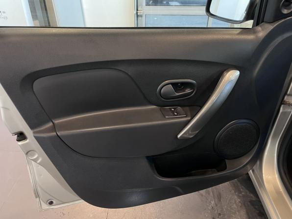 Renault Logan II Рестайлинг с пробегом 2018 года, цена 920 000 рублей, 83443 км, седан, Автокод Объявления