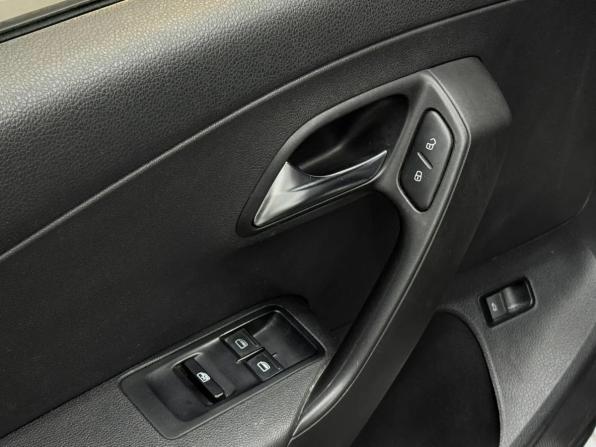 Volkswagen Polo V Рестайлинг с пробегом 2019 года, цена 947 000 рублей, 58500 км, седан, Автокод Объявления