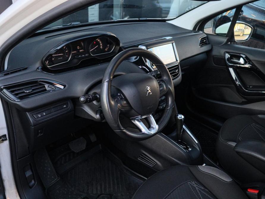 Peugeot 208 I Москва  - изображение 11