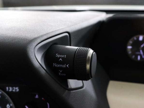 Lexus UX I с пробегом 2021 года, цена 2 950 000 рублей, 49703 км, внедорожник, Автокод Объявления