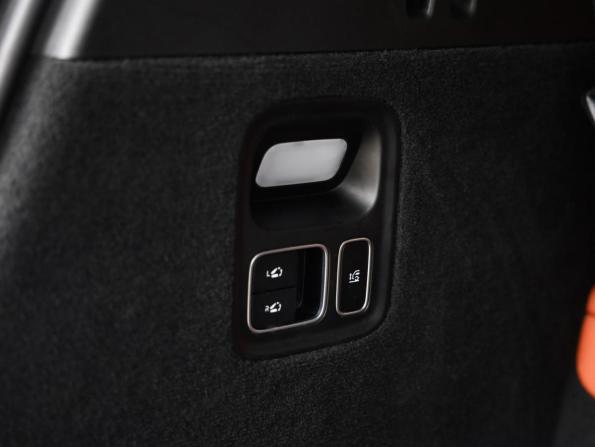 Li Auto (Lixiang) L9 I с пробегом 2023 года, цена 4 999 000 рублей, 84821 км, внедорожник, Автокод Объявления