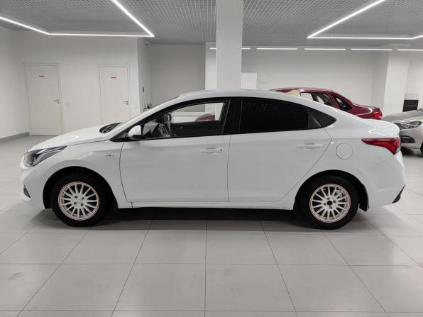 Hyundai Solaris II с пробегом 2018 года, цена 870 000 рублей, 237407 км, седан, Автокод Объявления