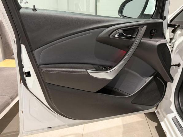 Opel Astra J Рестайлинг с пробегом 2013 года, цена 643 036 рублей, 280815 км, седан, Автокод Объявления